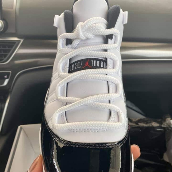 Jordan Low 11s main image 2